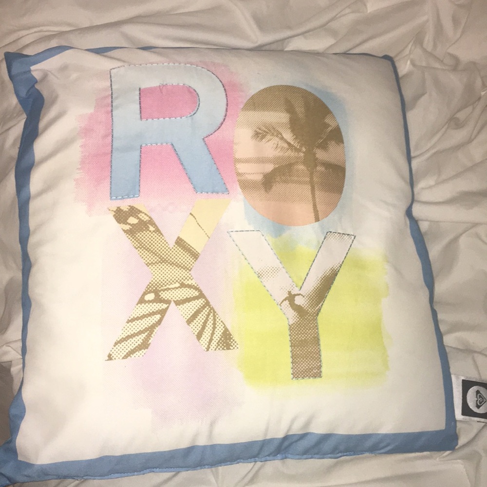 Roxy Pillow